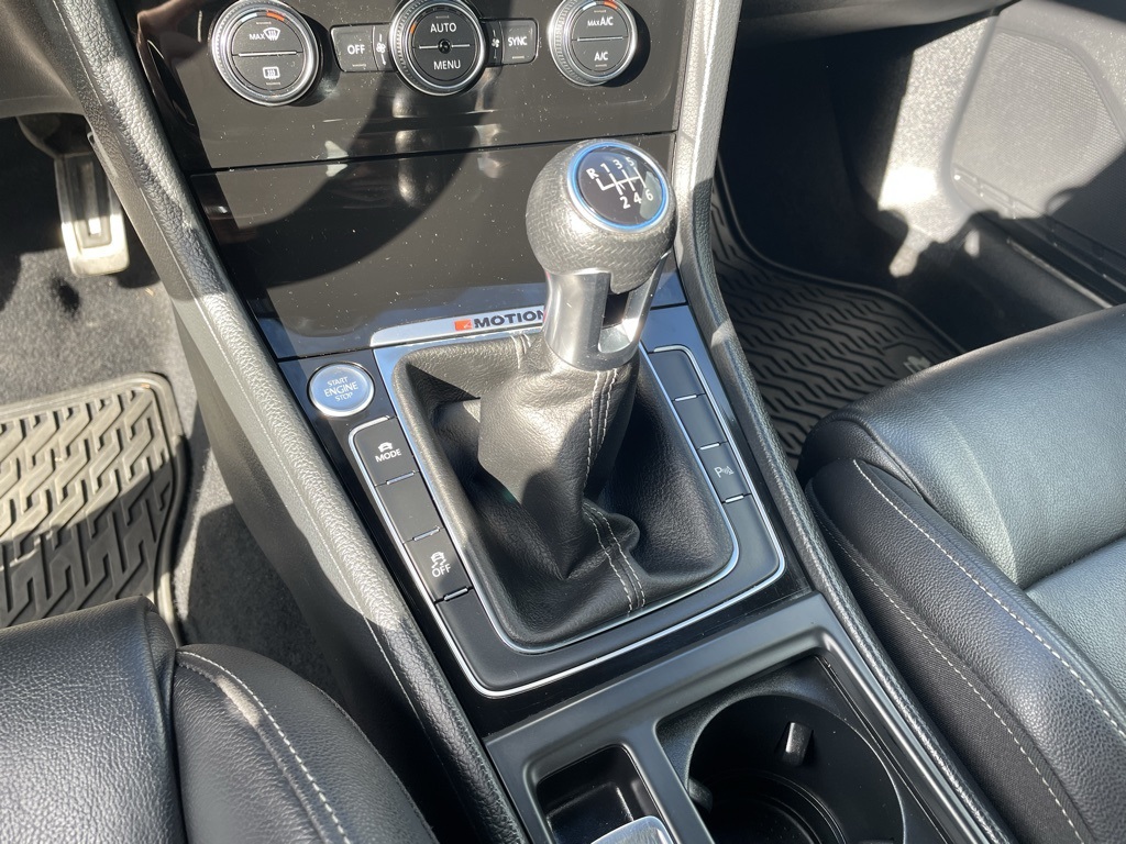 2017 Volkswagen Golf R 4Motion photo 8