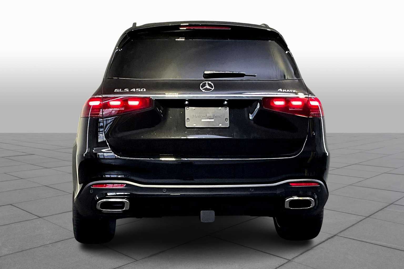 2026 Mercedes Benz GLS 450 4MATIC photo 2