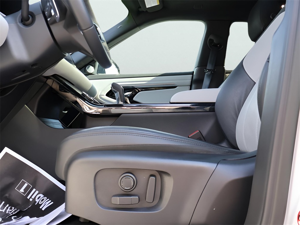 2023 Land Rover Range Rover Evoque R-Dynamic SE photo 28