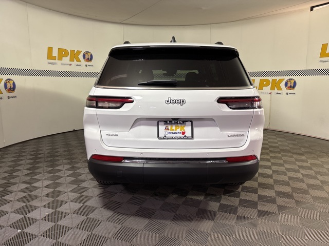 2025 Jeep Grand Cherokee Laredo photo 4
