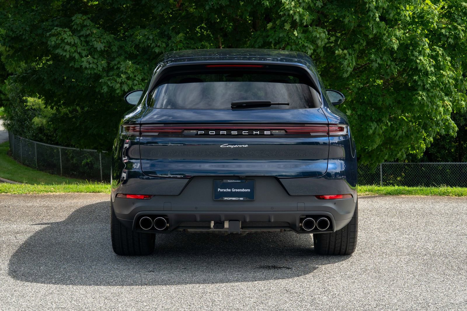 2025 Porsche Cayenne Base photo 6