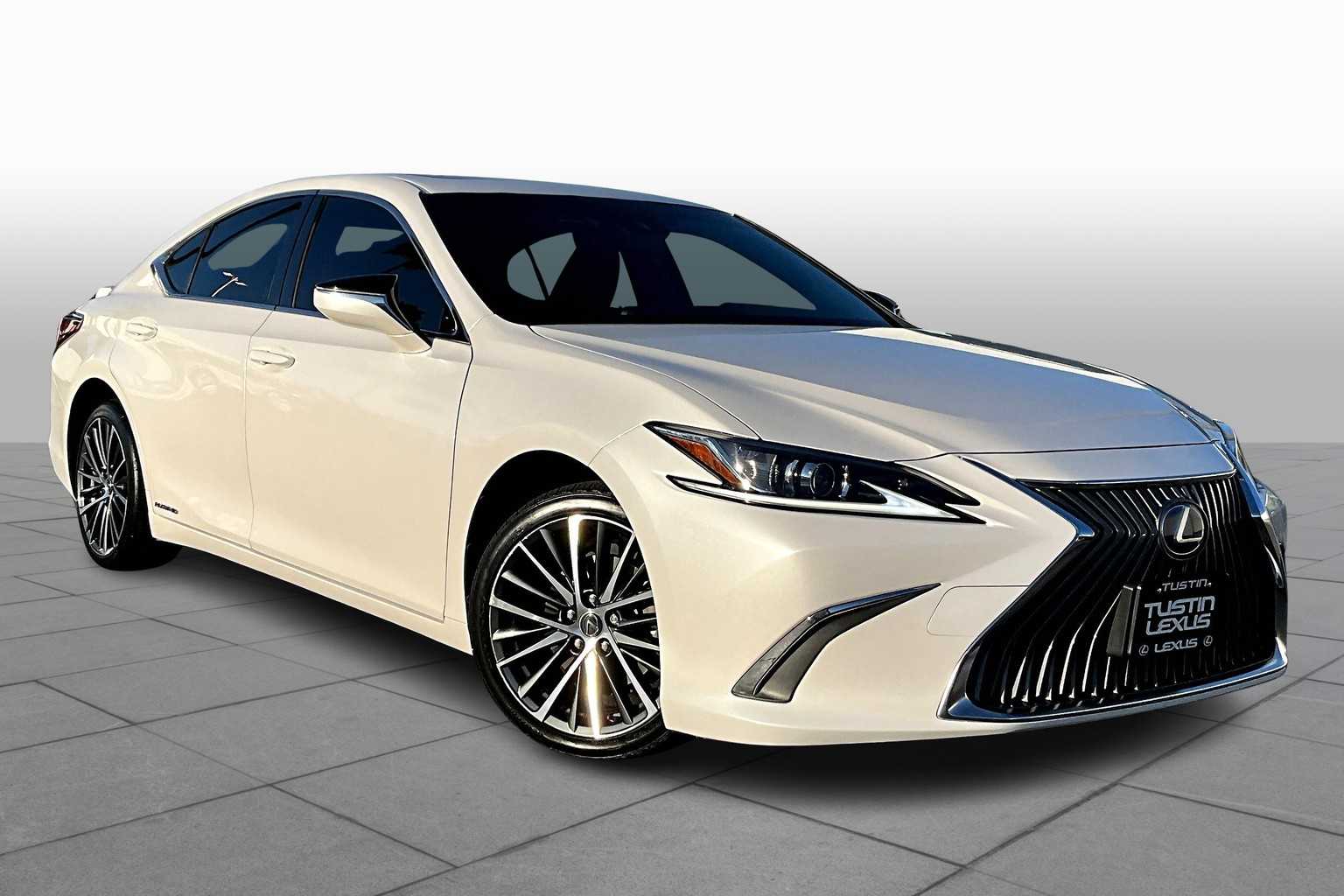 2019 Lexus ES 300h photo 2