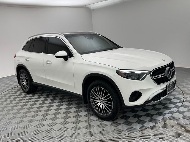 2023 Mercedes Benz GLC 300 4MATIC photo 3
