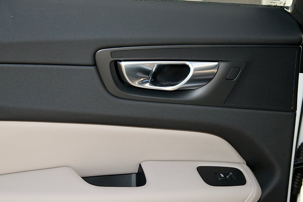 2026 VOLVO XC60 - Image 16