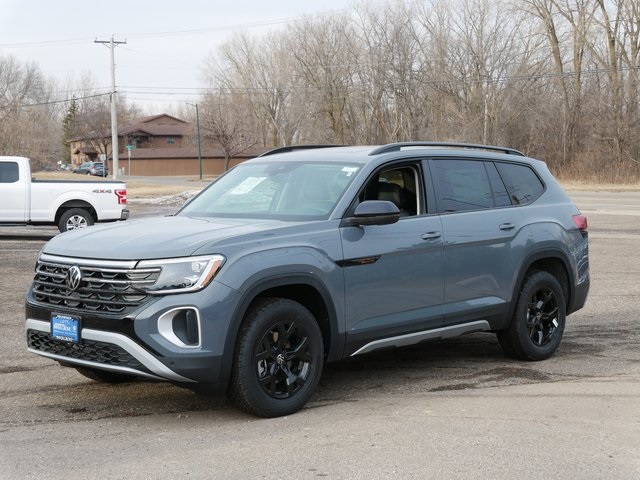 2025 Volkswagen Atlas SE Technology Peak Edition photo 4