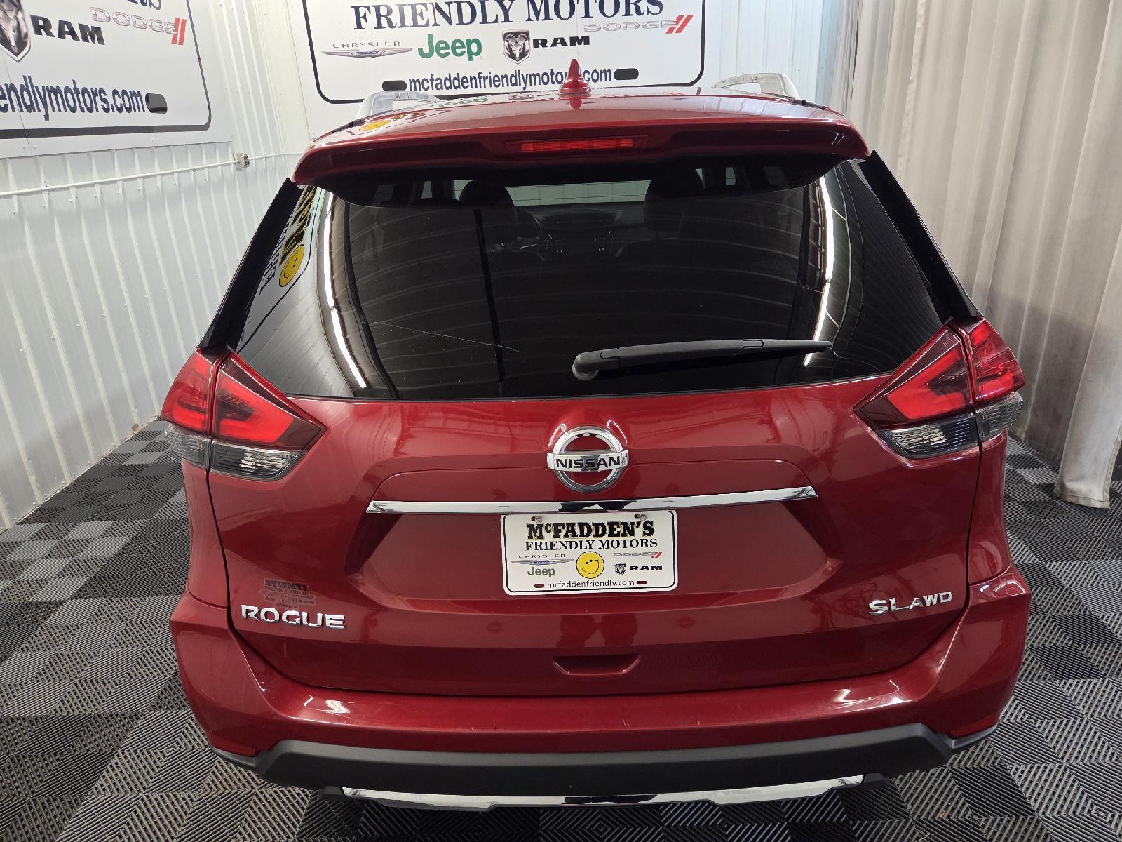 2017 Nissan Rogue SL photo 3
