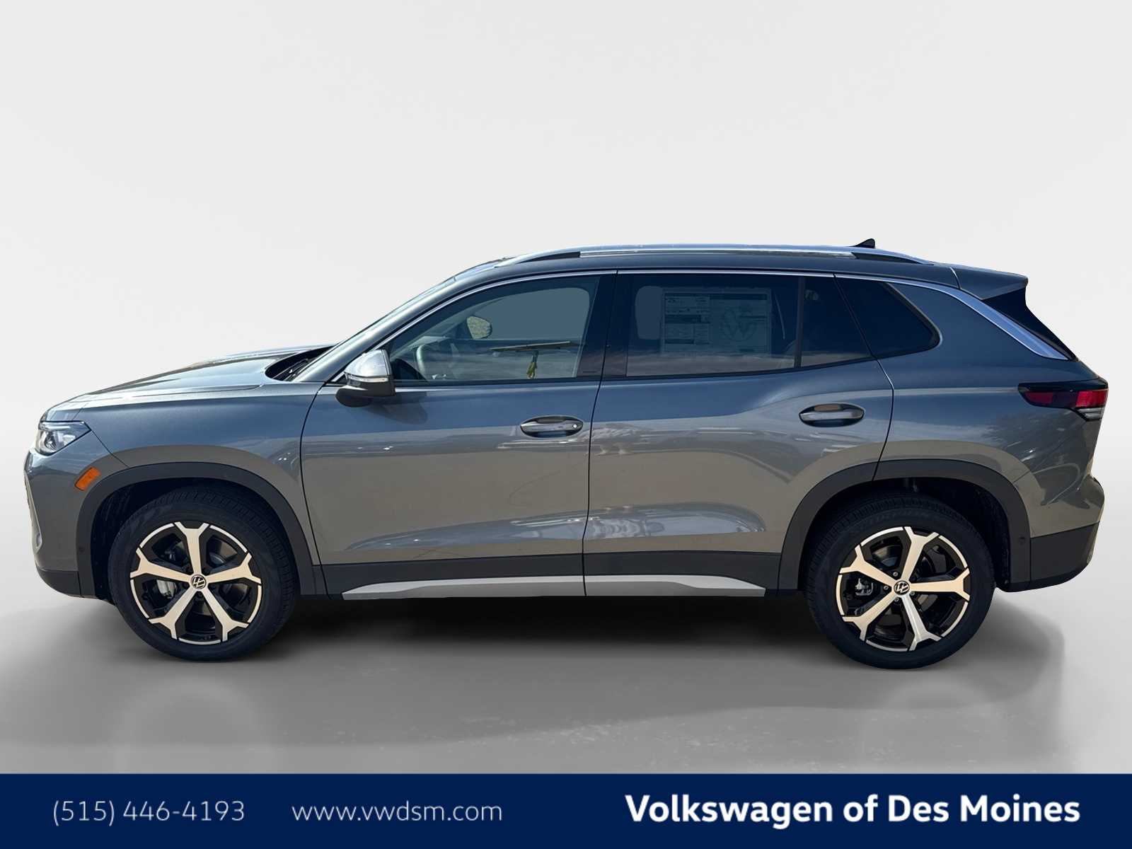 2025 Volkswagen Tiguan SE photo 3