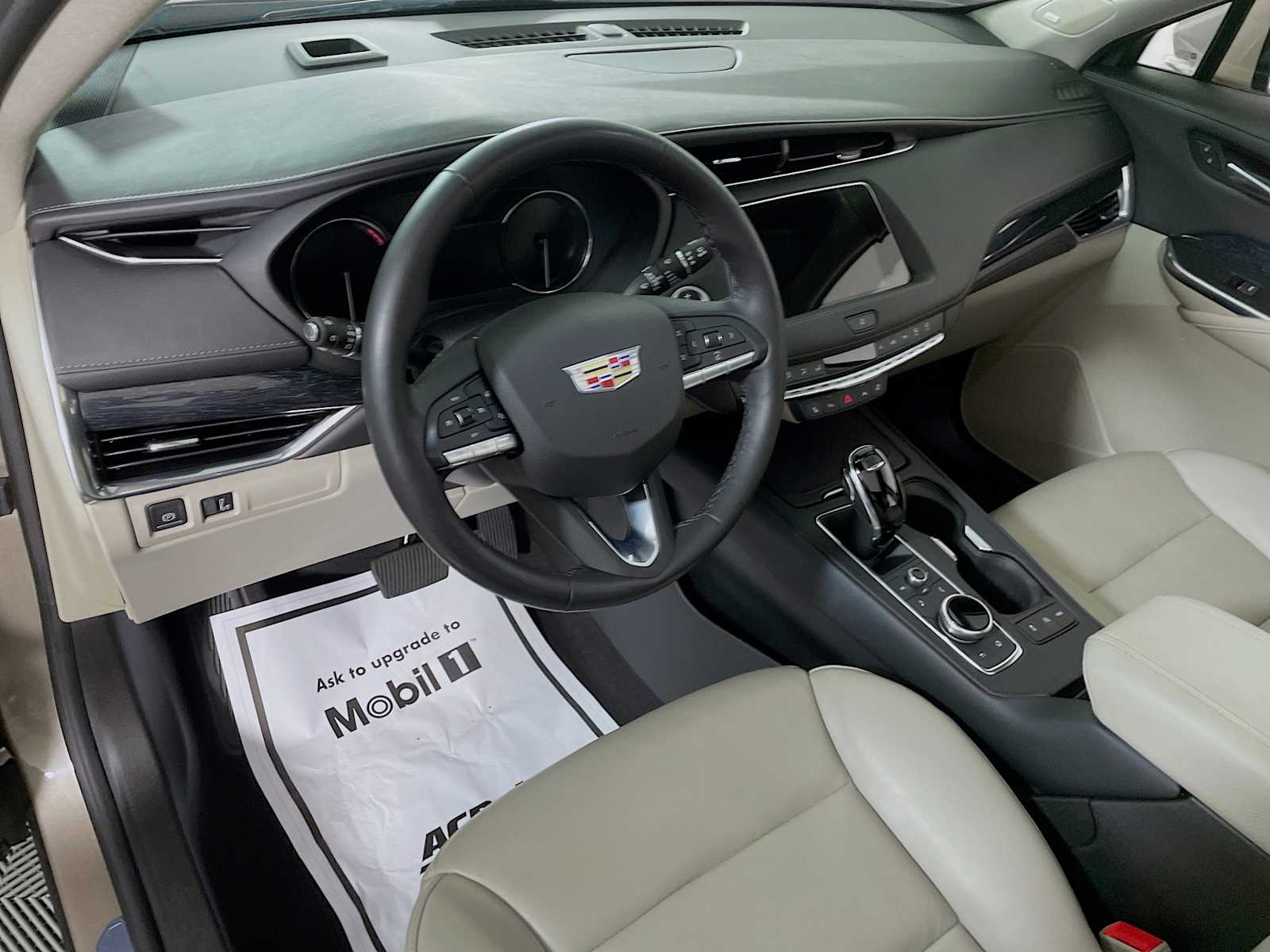 2023 Cadillac XT4 Premium Luxury photo 7