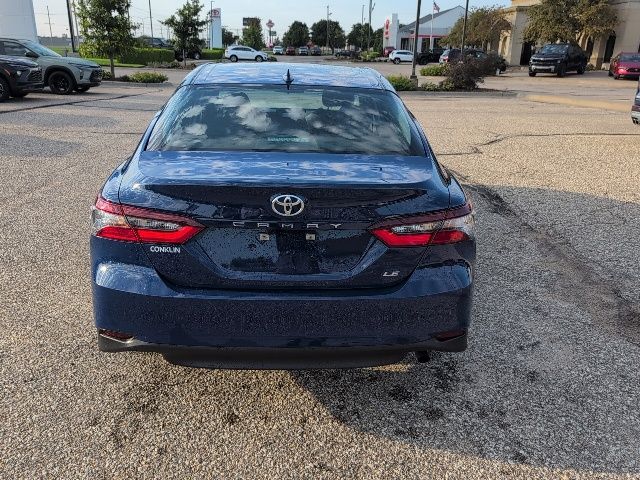 2023 Toyota Camry LE photo 5