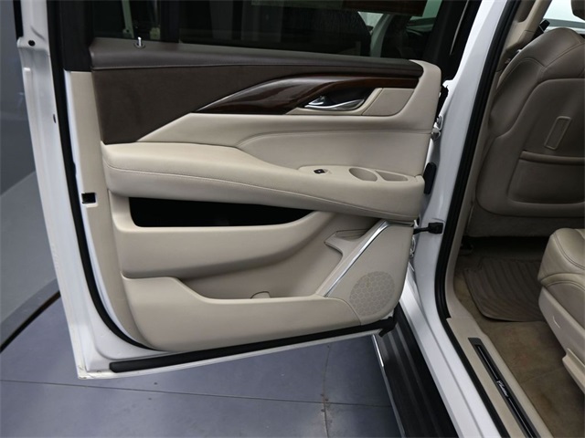 2017 Cadillac Escalade ESV Luxury photo 15