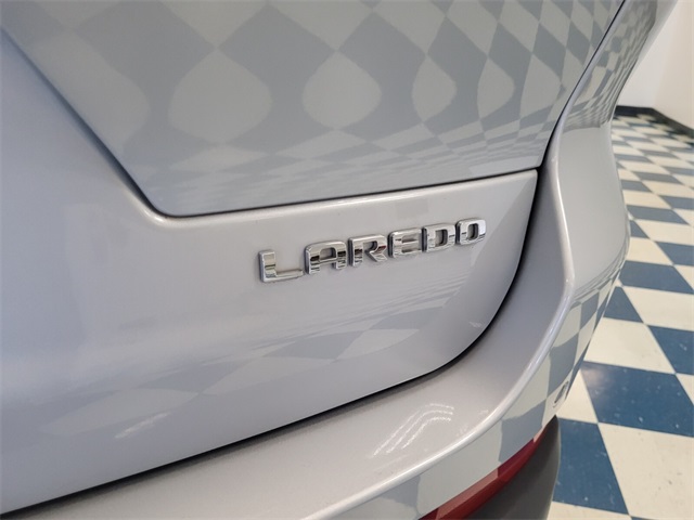 2023 Jeep Grand Cherokee Laredo photo 9
