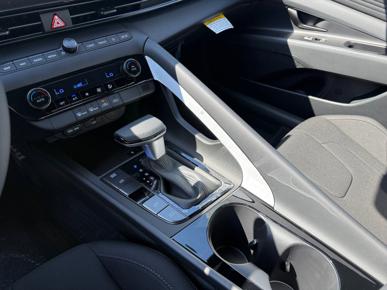 2025 Hyundai Elantra Hybrid SEL Sport photo 13
