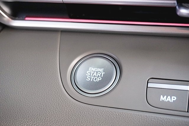 Used 2024 White Hyundai SEL image 29