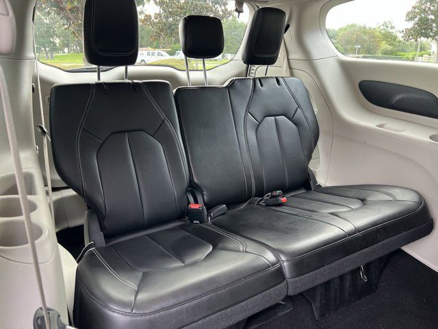 2024 Chrysler Pacifica Touring L photo 13