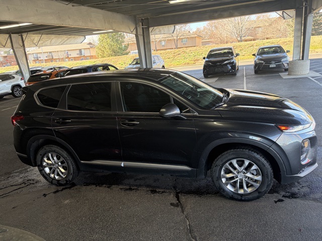 2020 Hyundai Santa Fe SE photo 4