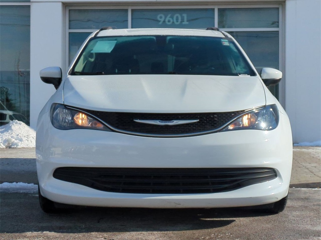 2020 Chrysler Voyager LXi photo 2