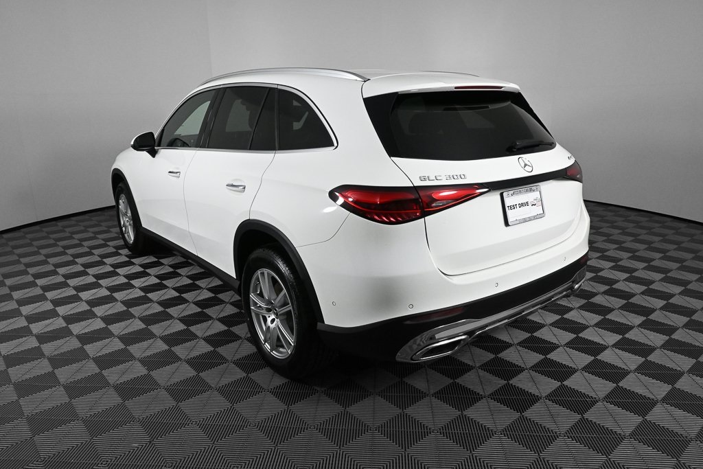 2025 Mercedes Benz GLC 300 4MATIC photo 4