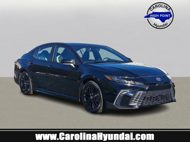 2025 Toyota Camry SE's photo