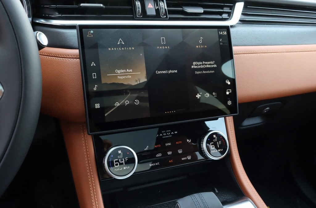 2026 JAGUAR PACE P400 - Image 19