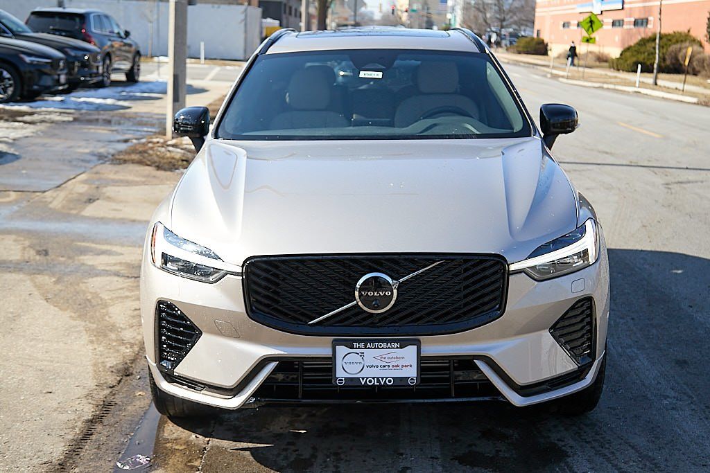 2026 VOLVO XC60 - Image 4