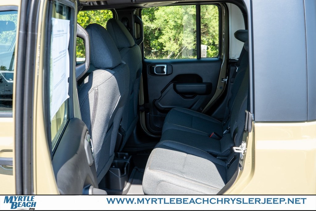 2025 Jeep Gladiator Sport photo 13