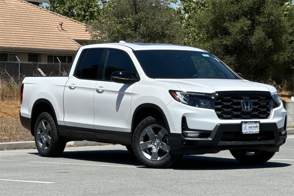 2025 Honda Ridgeline TrailSport photo 2