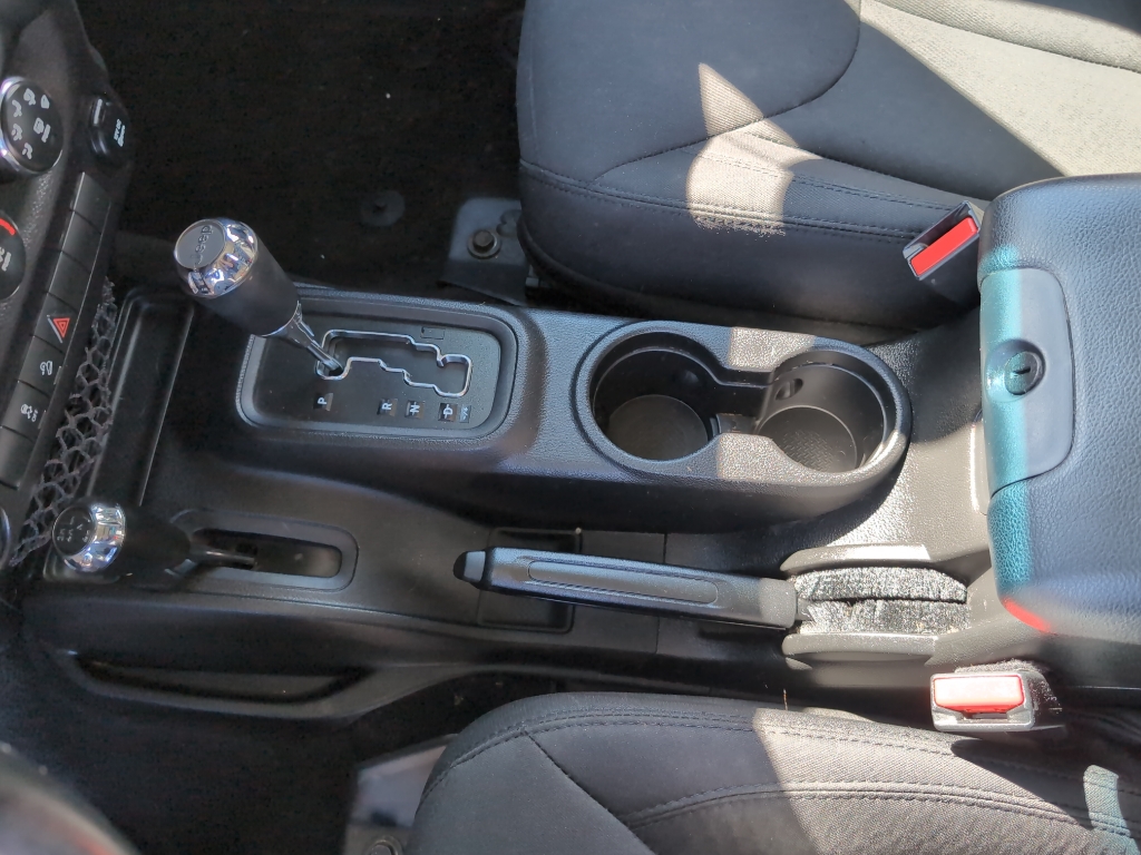 2014 Jeep Wrangler Unlimited Sport photo 17