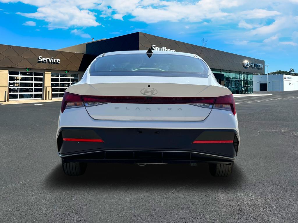 2025 Hyundai Elantra SE photo 6