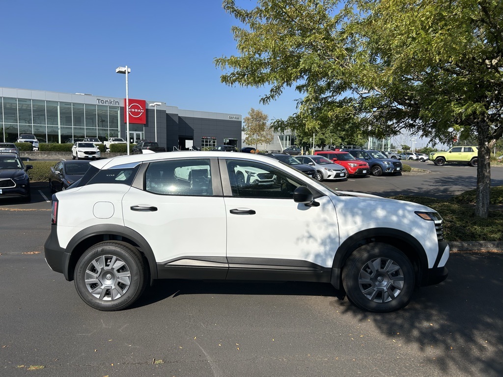 2025 Nissan Kicks S photo 4
