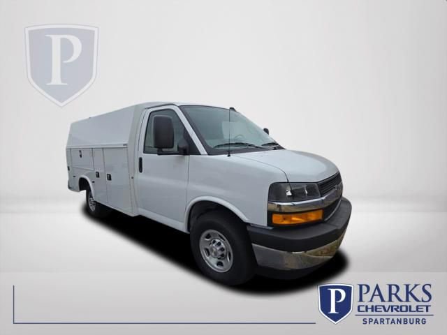 2025 Chevrolet Express Base's photo