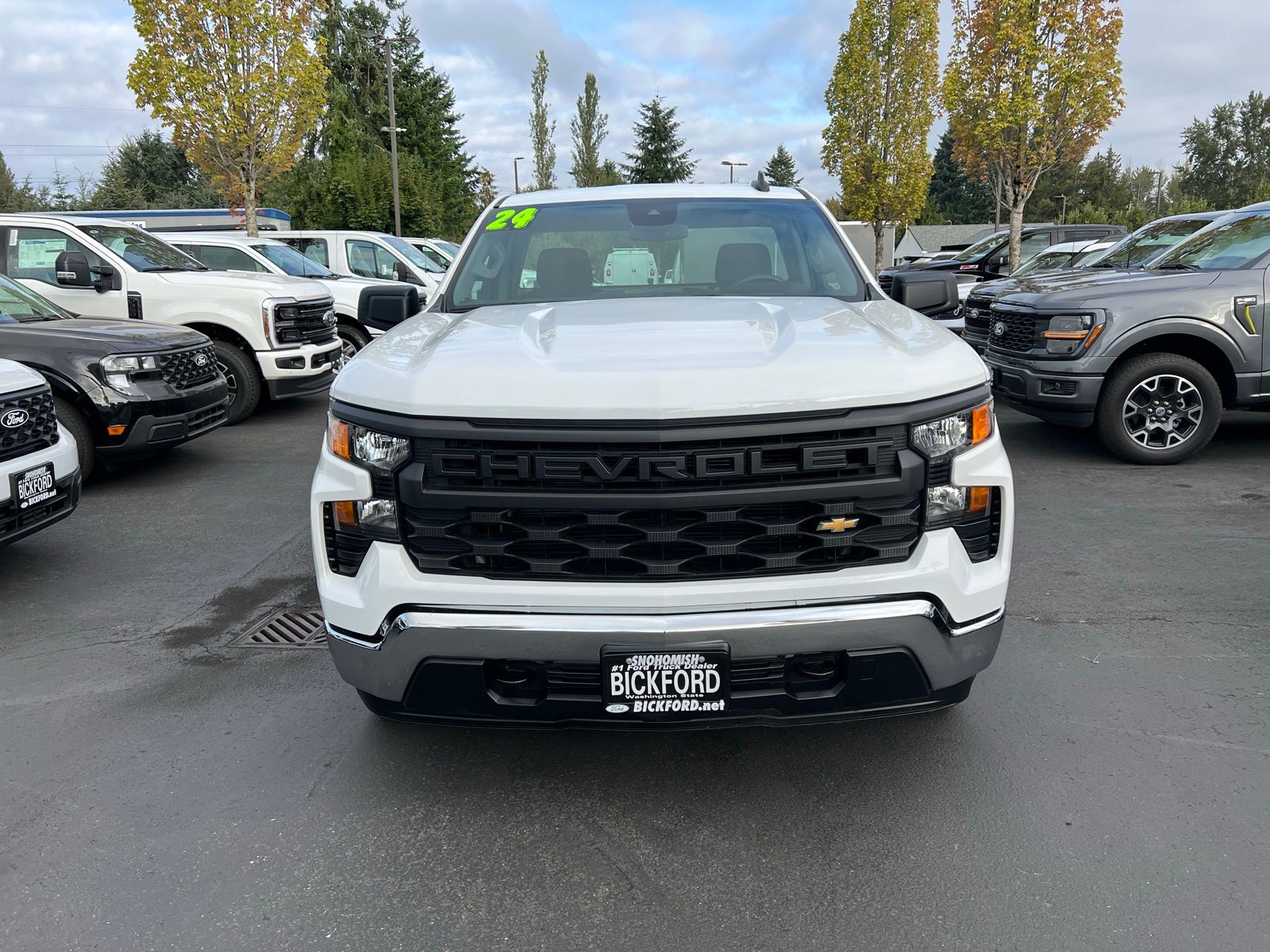 2024 Chevrolet Silverado 1500 photo 2