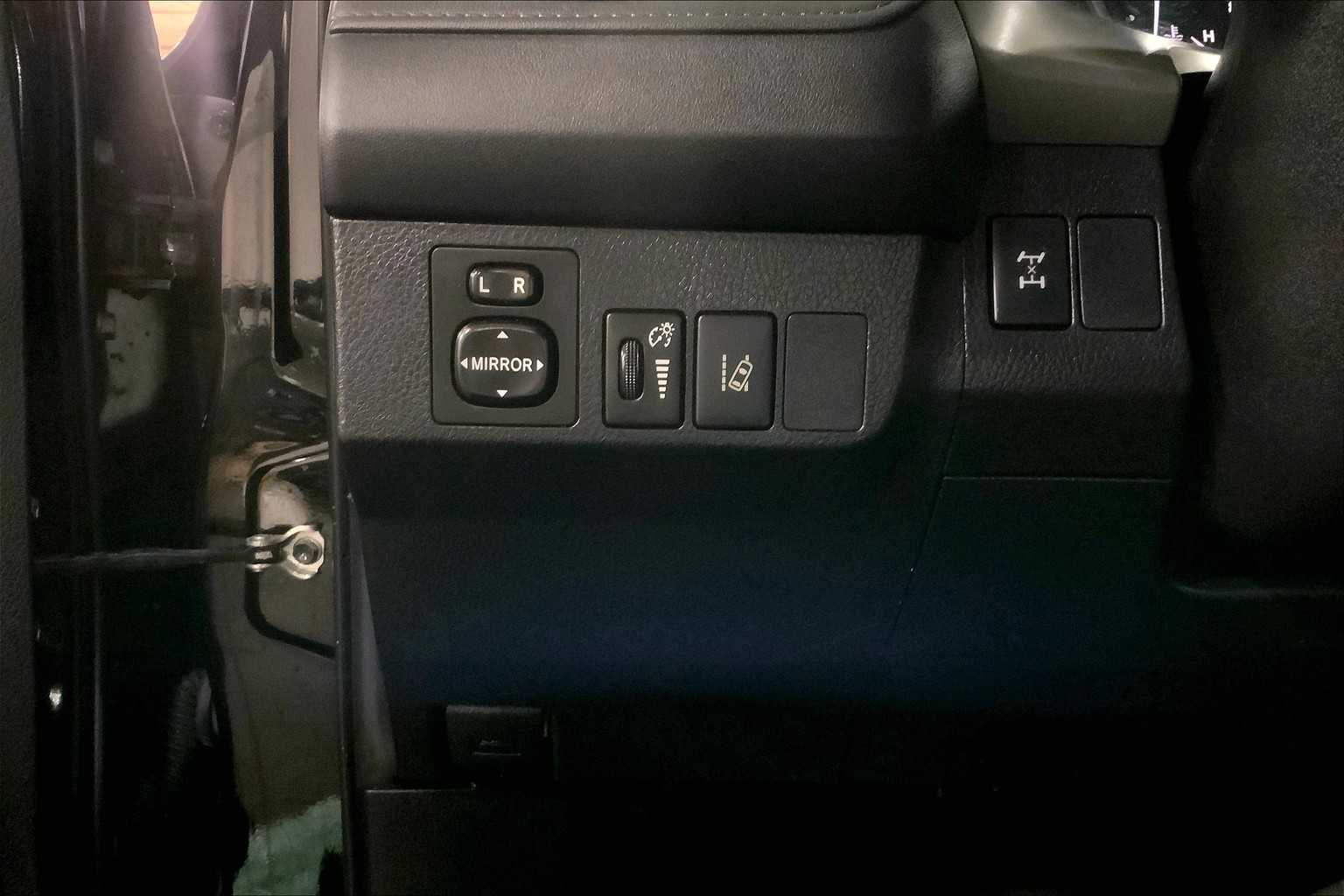 2017 Toyota RAV4 LE photo 30