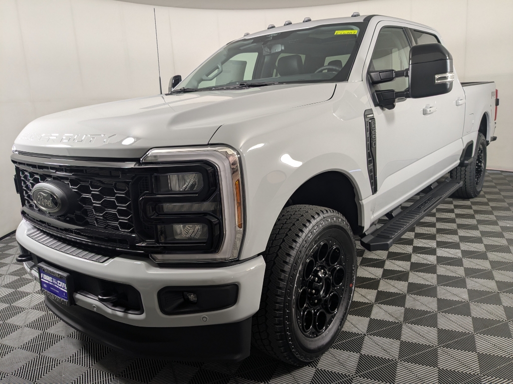 2026 Ford F-250 Lariat photo 3
