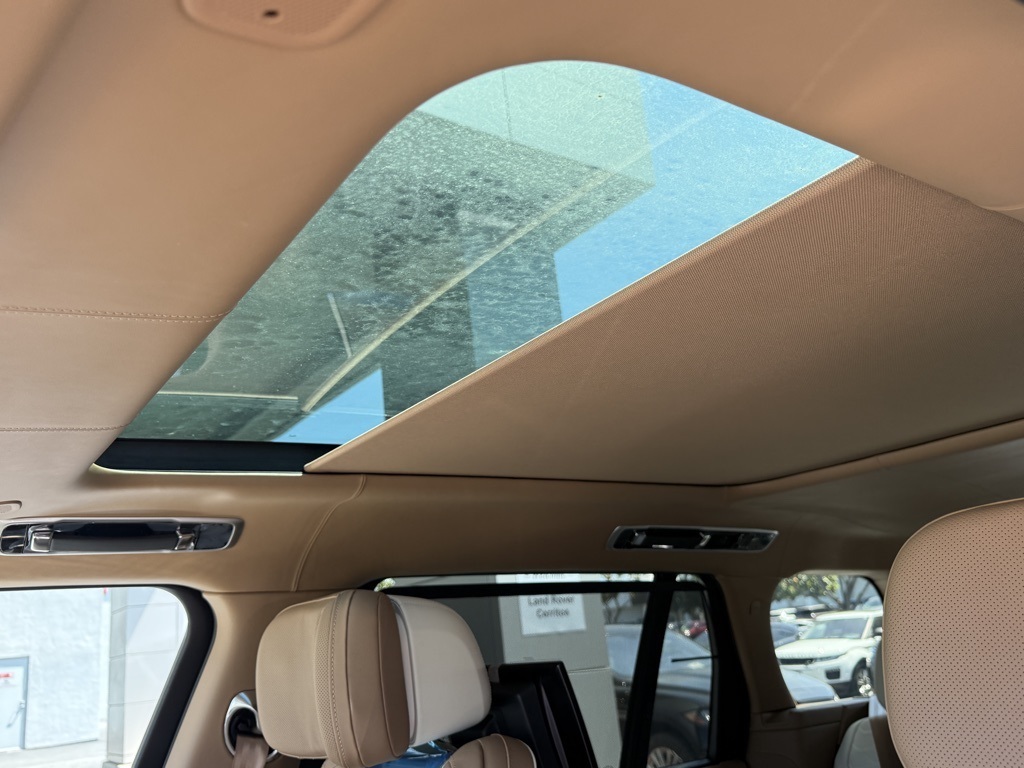 2025 Land Rover Range Rover SV photo 12
