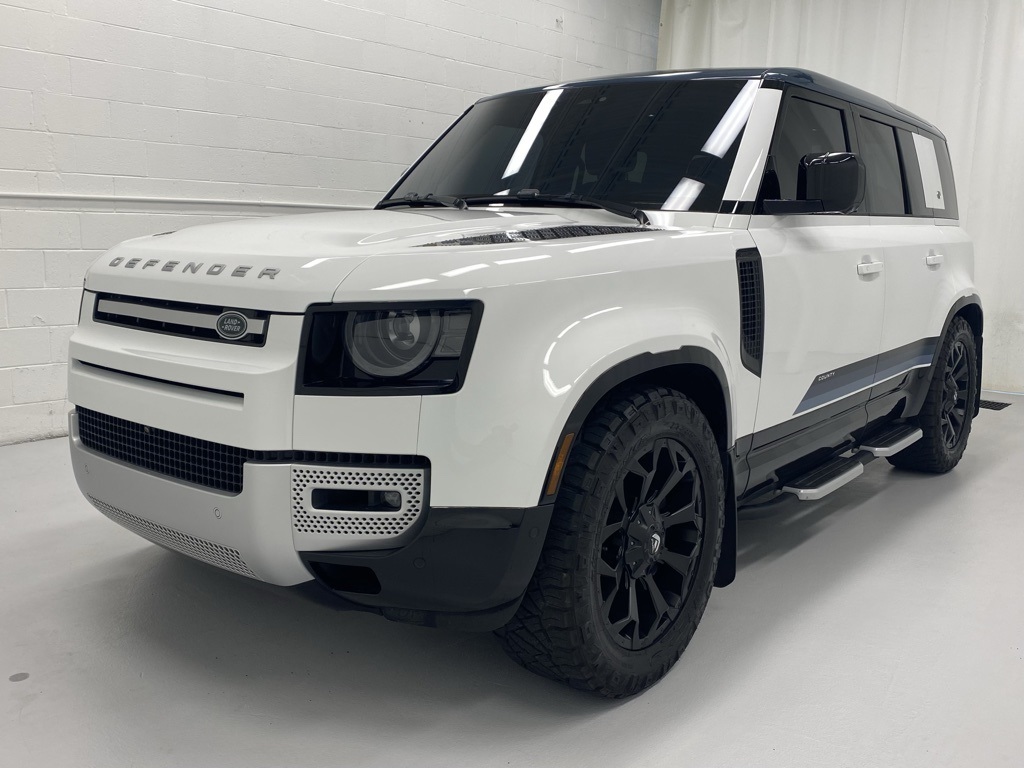 2024 Land Rover Defender 110 SE photo 4