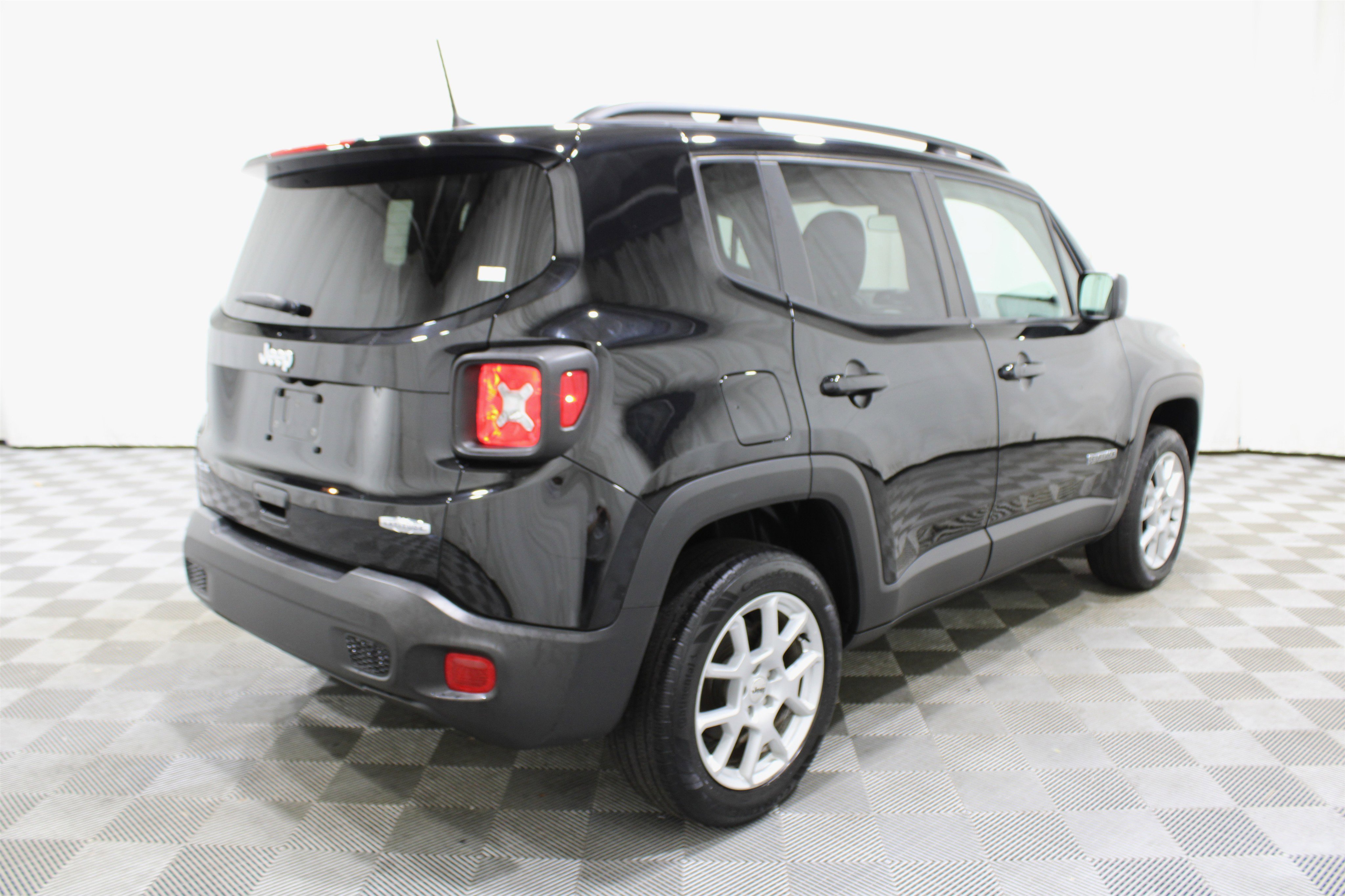 2022 Jeep Renegade Latitude photo 3