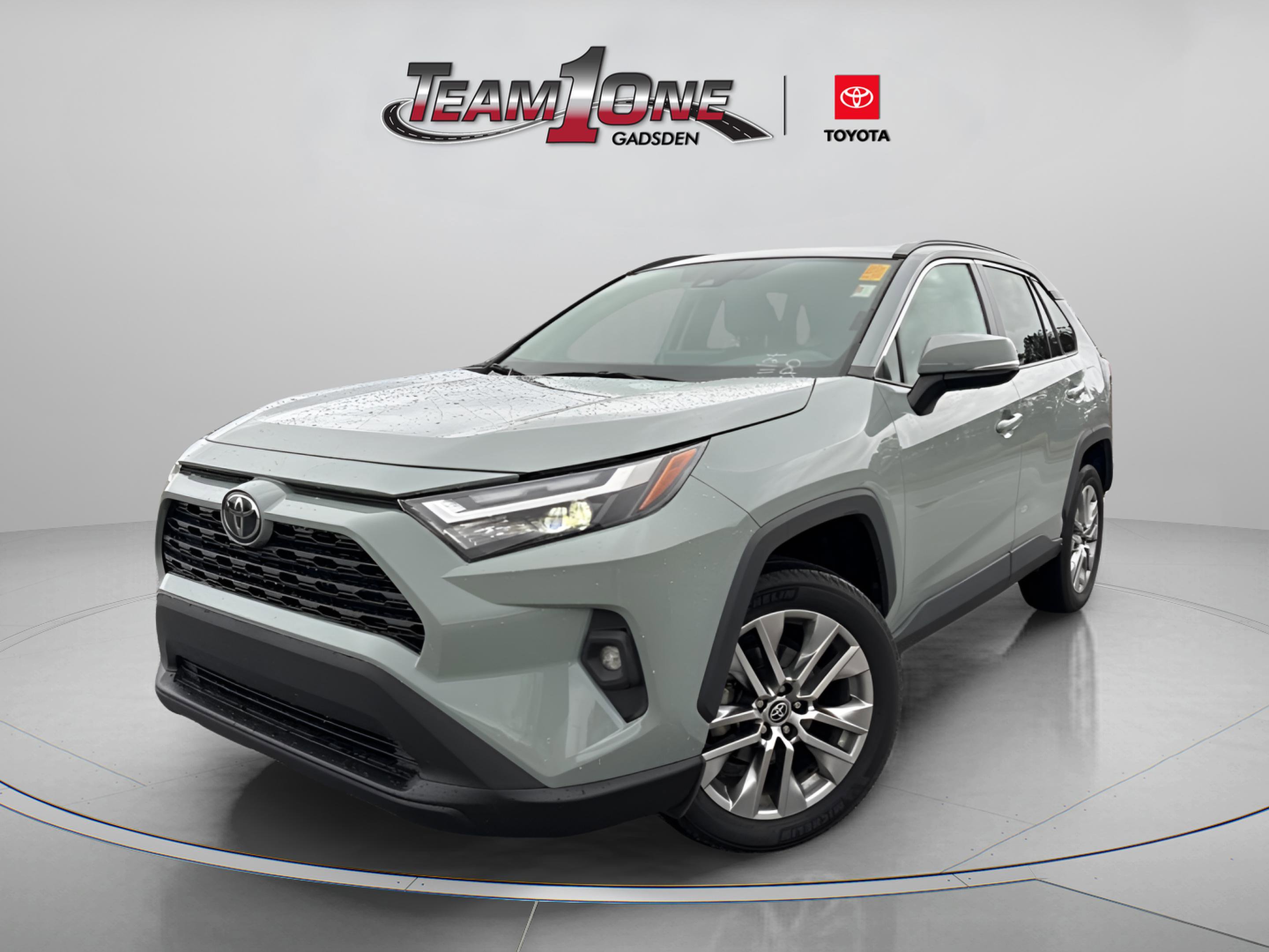 2022 Toyota RAV4 XLE Premium photo 3