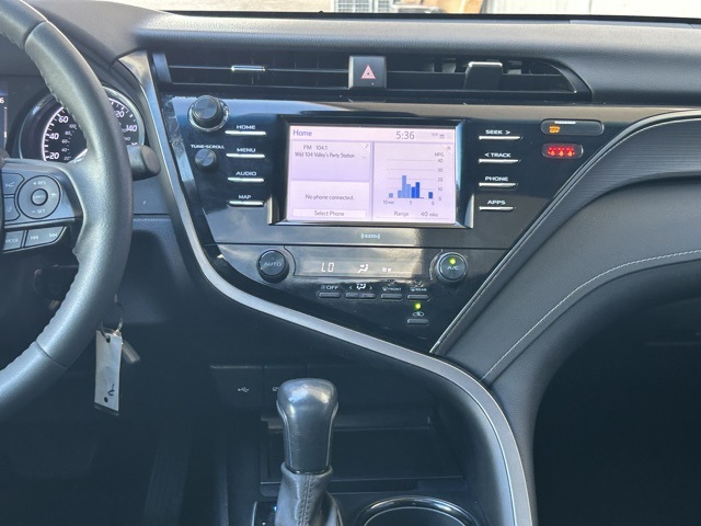 2020 Toyota Camry SE photo 17