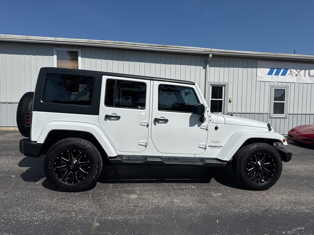 2015 Jeep Wrangler Unlimited Sahara photo 8