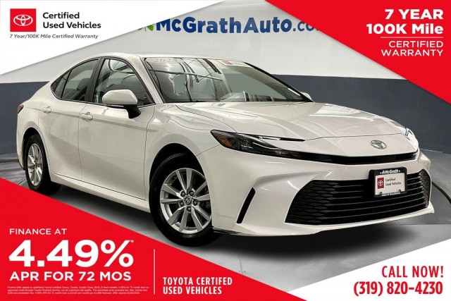 2025 Toyota Camry LE's photo