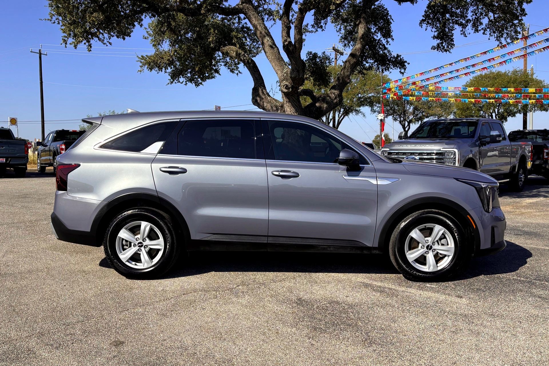 2025 Kia Sorento LX photo 3
