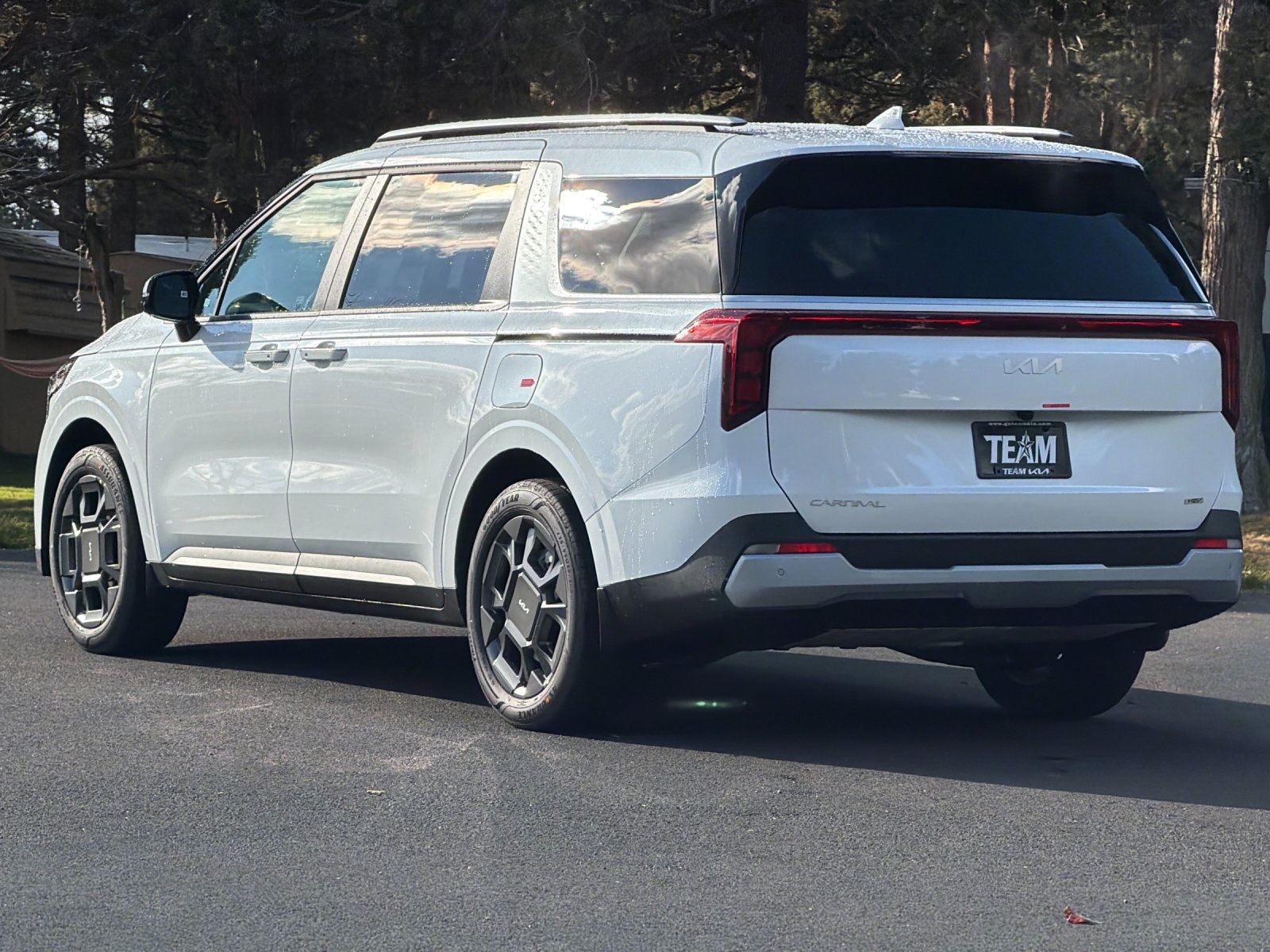 2026 Kia Carnival EX photo 4