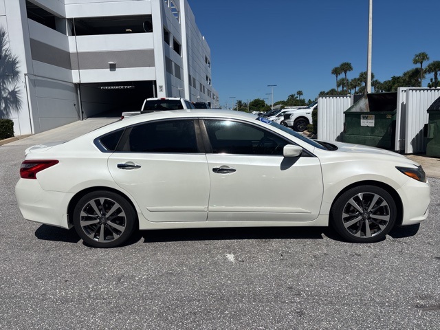 2016 Nissan Altima 2.5 SR photo 2