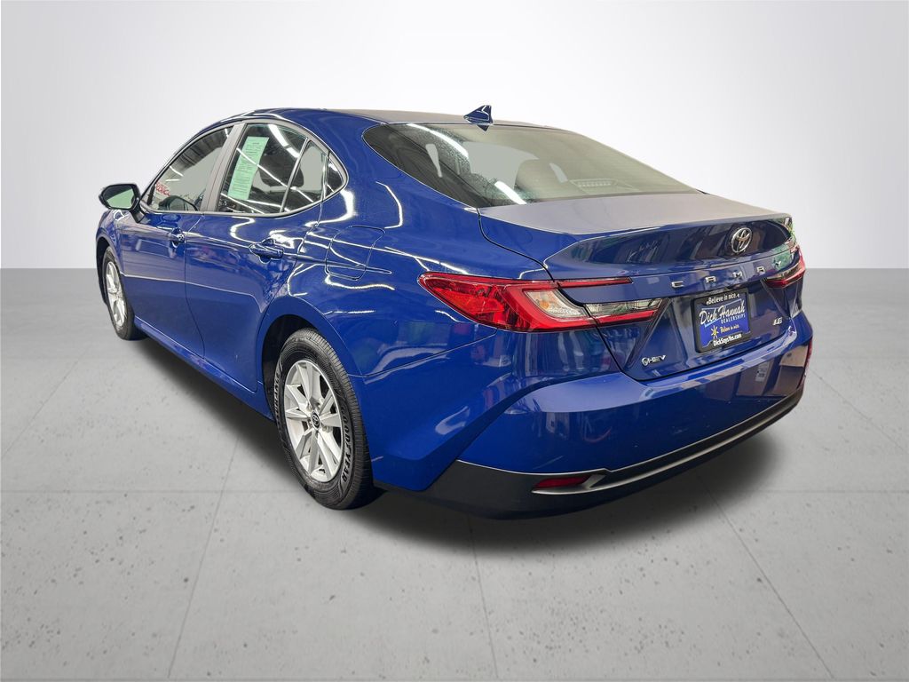 2025 Toyota Camry LE photo 4