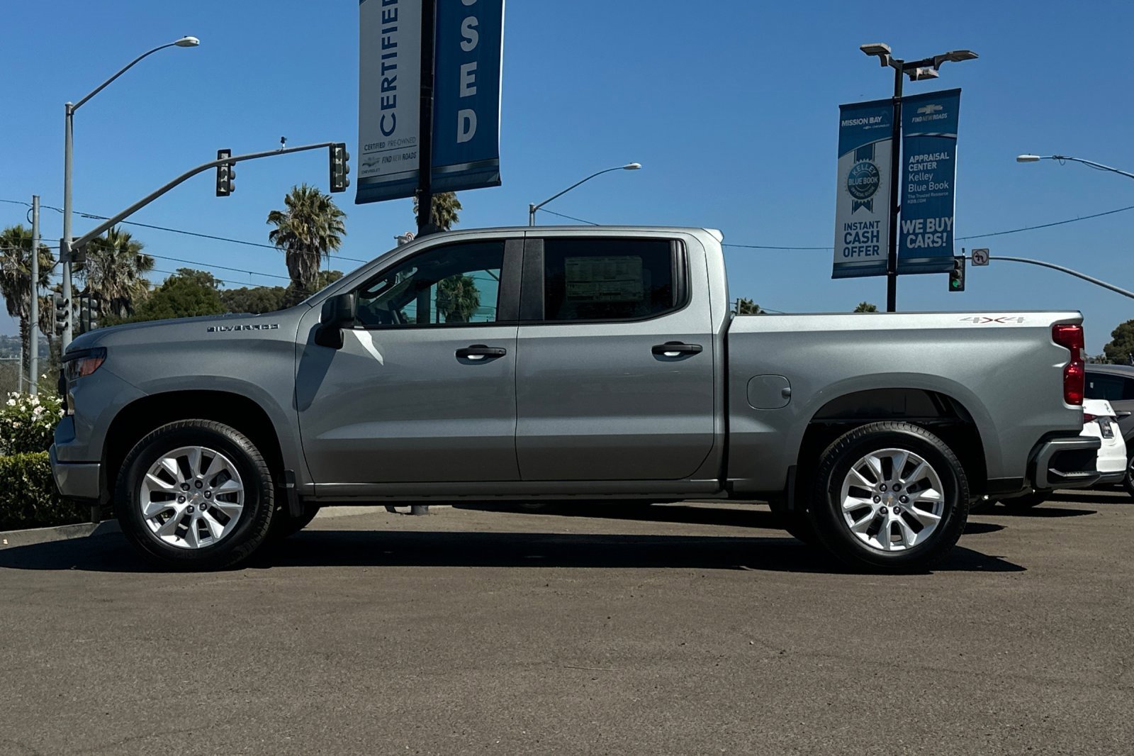 2025 Chevrolet Silverado 1500 Custom photo 7
