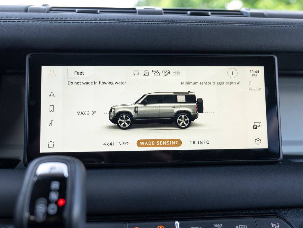 2024 Land Rover Defender 110 S photo 24