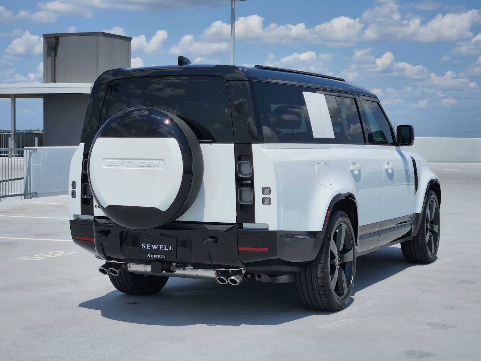 2025 Land Rover Defender 130 V8 photo 7
