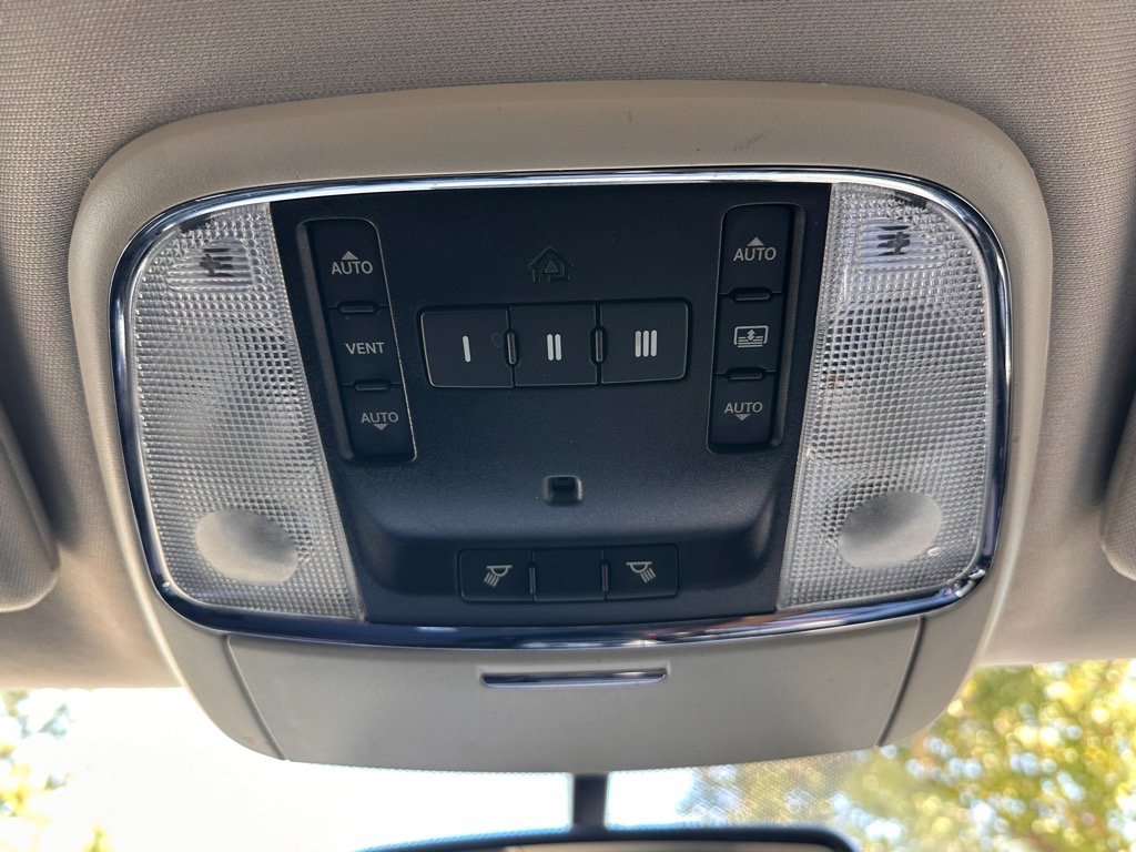 2012 Jeep Grand Cherokee Laredo photo 25