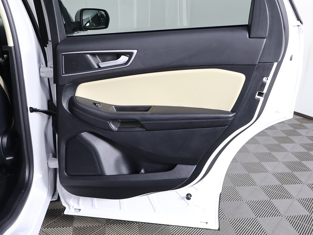 2022 Ford Edge SEL photo 23
