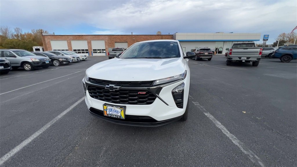 2025 Chevrolet Trax photo 3